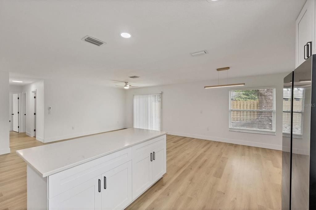 For Sale: $374,000 (3 beds, 2 baths, 1214 Square Feet)