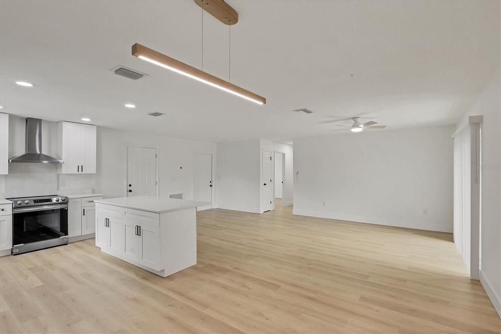 For Sale: $374,000 (3 beds, 2 baths, 1214 Square Feet)