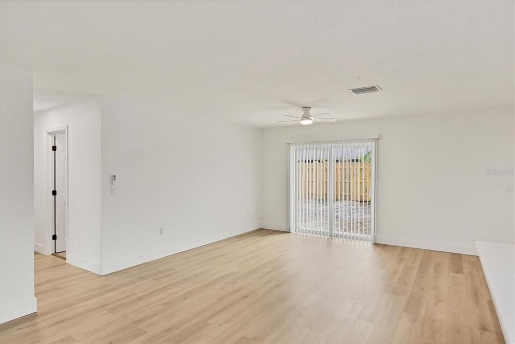 For Sale: $374,000 (3 beds, 2 baths, 1214 Square Feet)