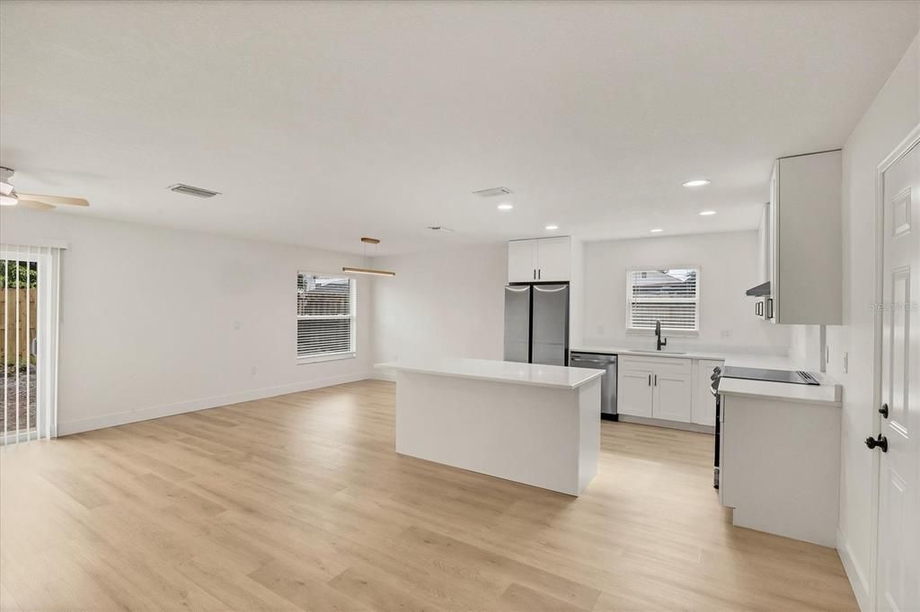 For Sale: $374,000 (3 beds, 2 baths, 1214 Square Feet)