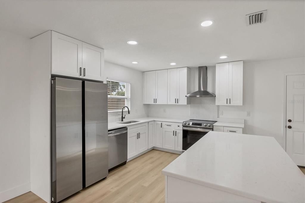 For Sale: $374,000 (3 beds, 2 baths, 1214 Square Feet)