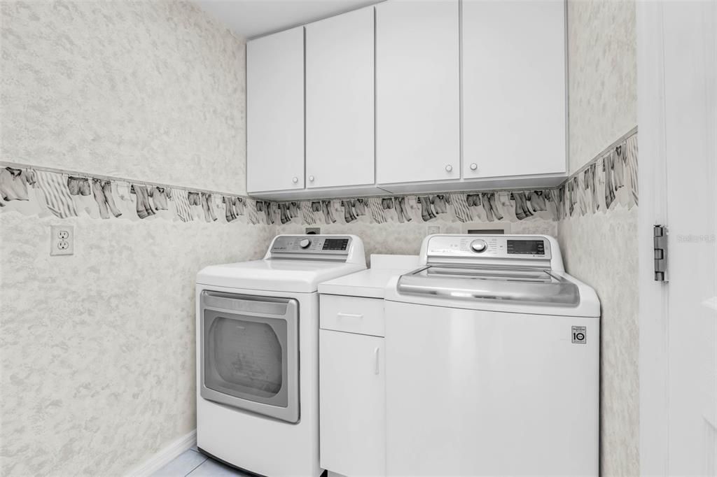 For Sale: $385,000 (3 beds, 2 baths, 1893 Square Feet)