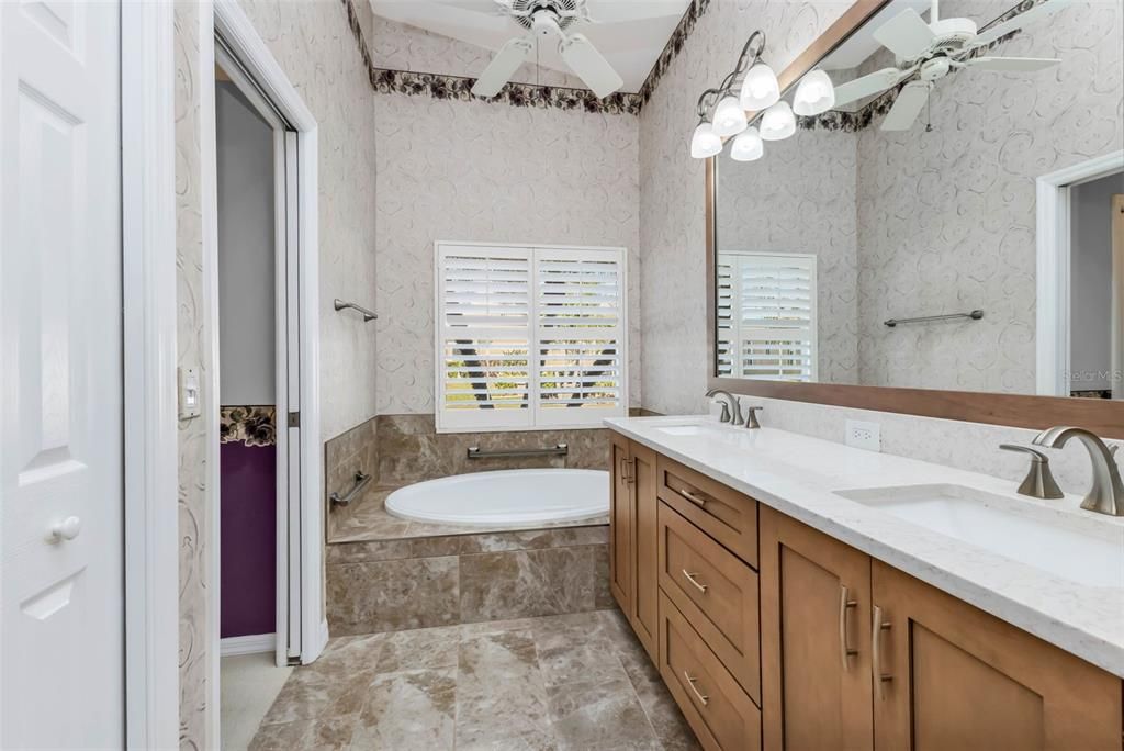 For Sale: $385,000 (3 beds, 2 baths, 1893 Square Feet)