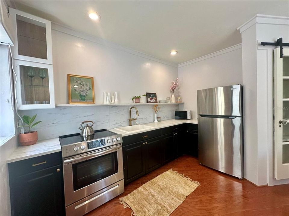 For Sale: $305,000 (1 beds, 1 baths, 720 Square Feet)