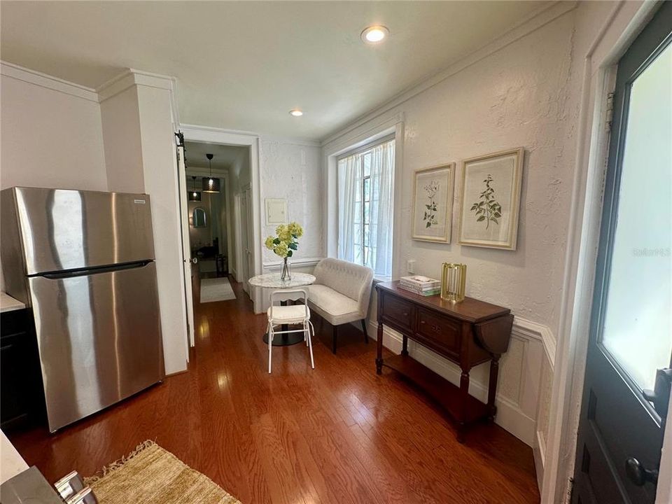 For Sale: $305,000 (1 beds, 1 baths, 720 Square Feet)