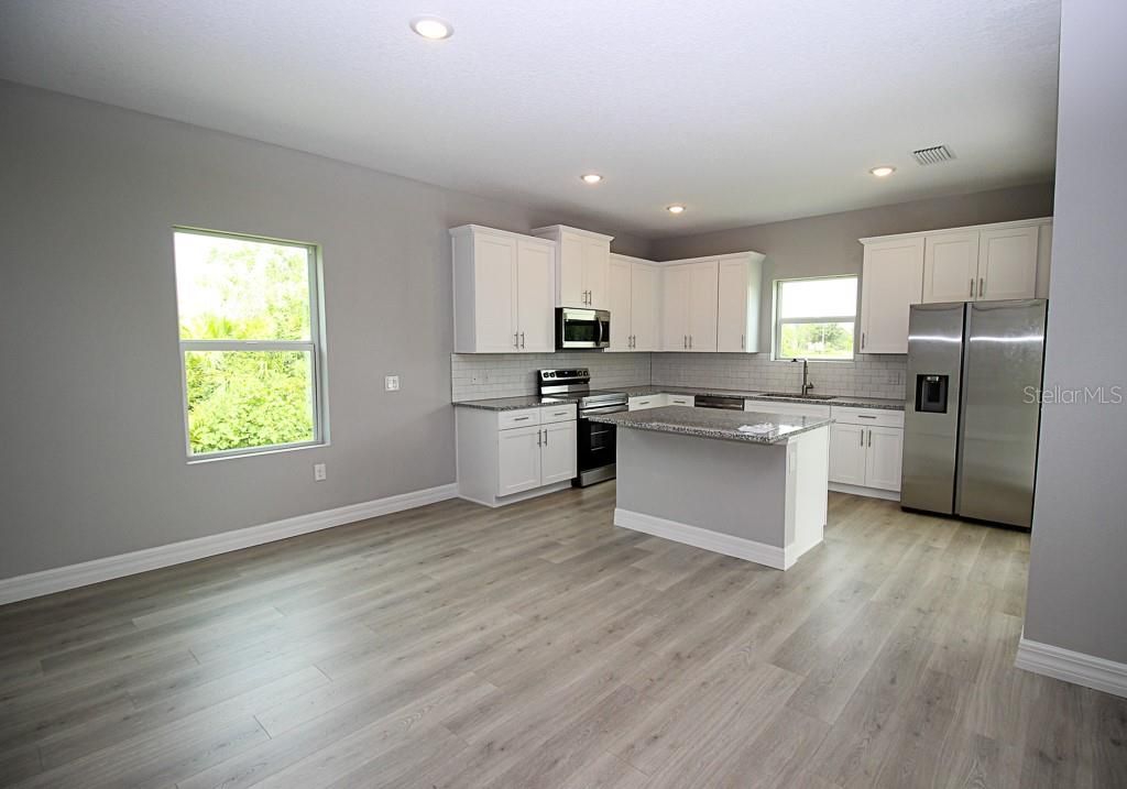 For Rent: $2,350 (4 beds, 3 baths, 2092 Square Feet)