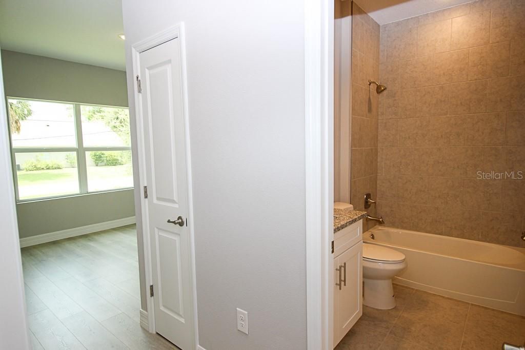 For Rent: $2,350 (4 beds, 3 baths, 2092 Square Feet)