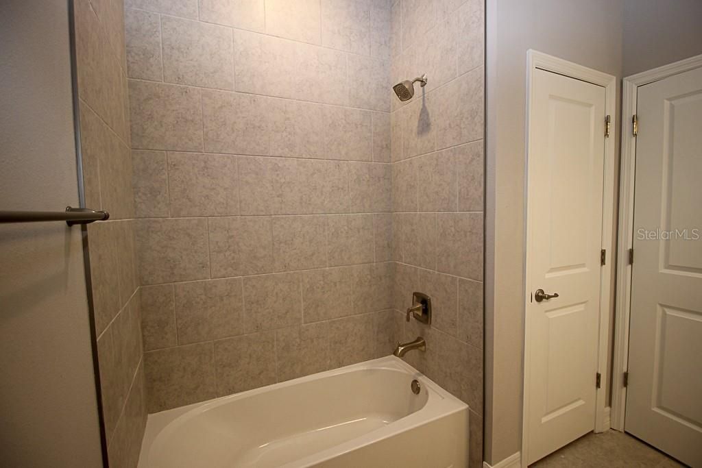 For Rent: $2,350 (4 beds, 3 baths, 2092 Square Feet)