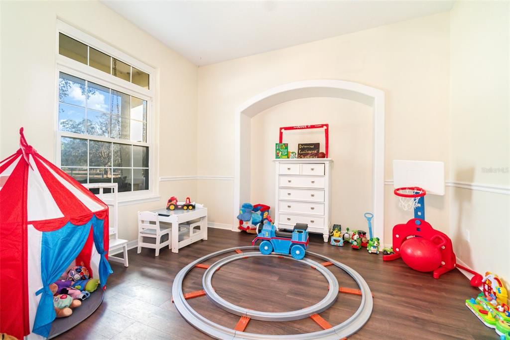 For Sale: $680,000 (4 beds, 4 baths, 2286 Square Feet)