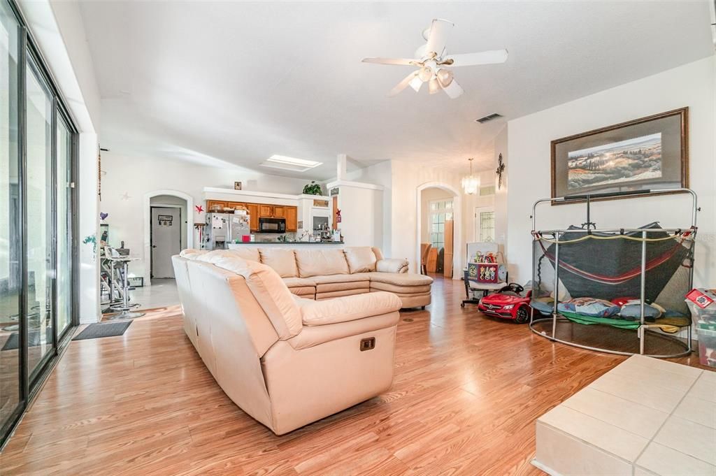 For Sale: $680,000 (4 beds, 4 baths, 2286 Square Feet)