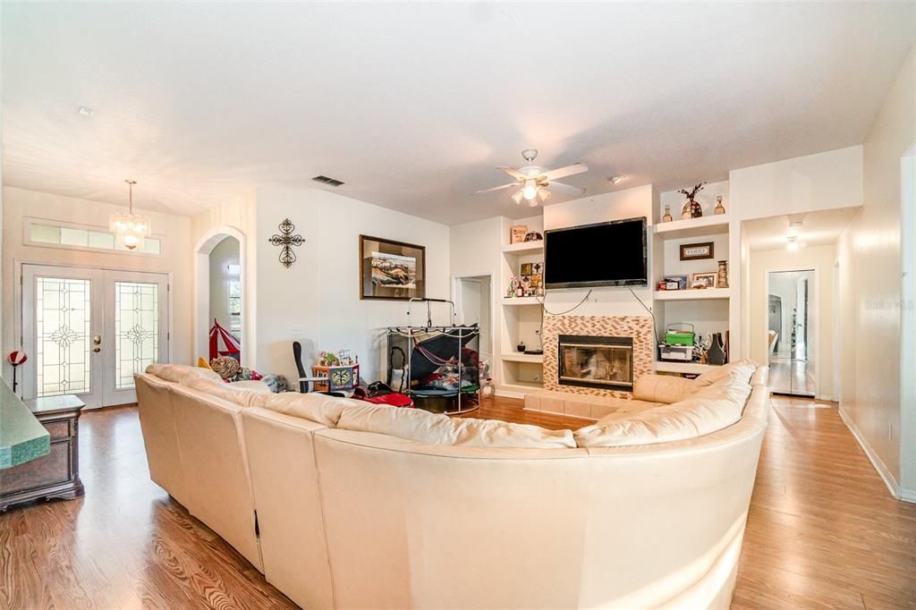 For Sale: $680,000 (4 beds, 4 baths, 2286 Square Feet)