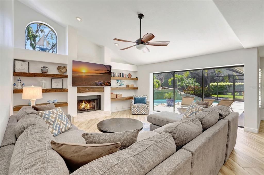 Под контрактом: $845,000 (3 спален, 2 ванн, 2536 Квадратных фут)