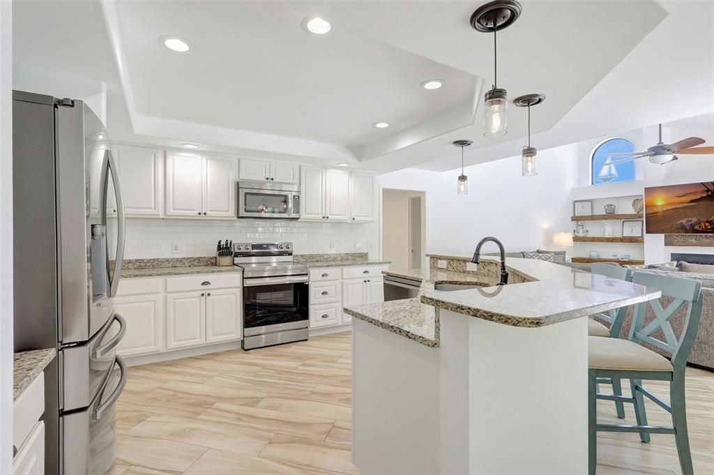 Под контрактом: $845,000 (3 спален, 2 ванн, 2536 Квадратных фут)