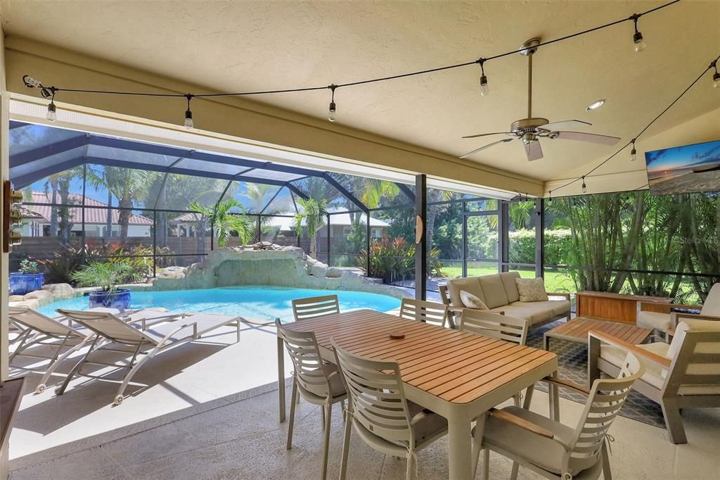 Под контрактом: $845,000 (3 спален, 2 ванн, 2536 Квадратных фут)