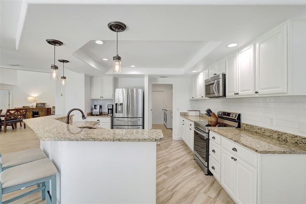 Под контрактом: $845,000 (3 спален, 2 ванн, 2536 Квадратных фут)