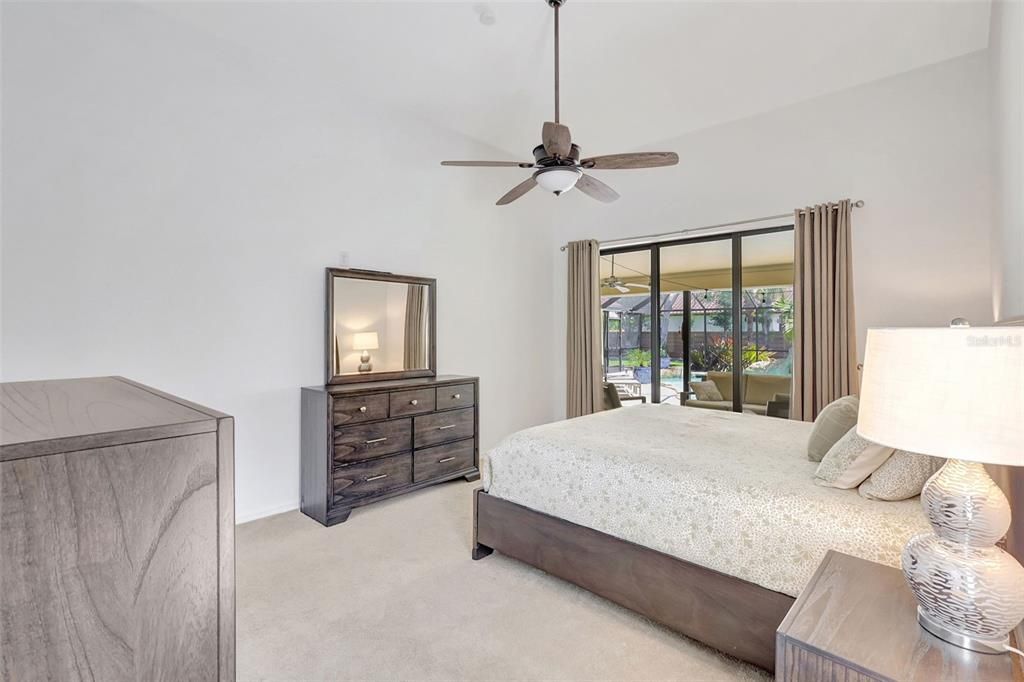 Под контрактом: $845,000 (3 спален, 2 ванн, 2536 Квадратных фут)