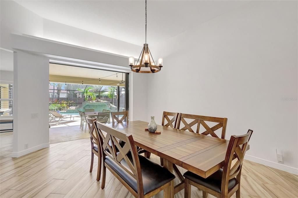 Под контрактом: $845,000 (3 спален, 2 ванн, 2536 Квадратных фут)