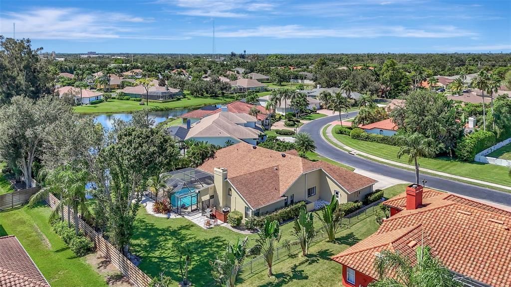 Под контрактом: $845,000 (3 спален, 2 ванн, 2536 Квадратных фут)