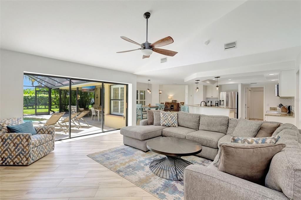 Под контрактом: $845,000 (3 спален, 2 ванн, 2536 Квадратных фут)