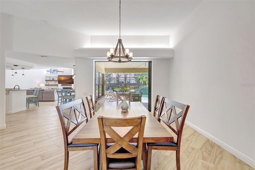 Под контрактом: $845,000 (3 спален, 2 ванн, 2536 Квадратных фут)