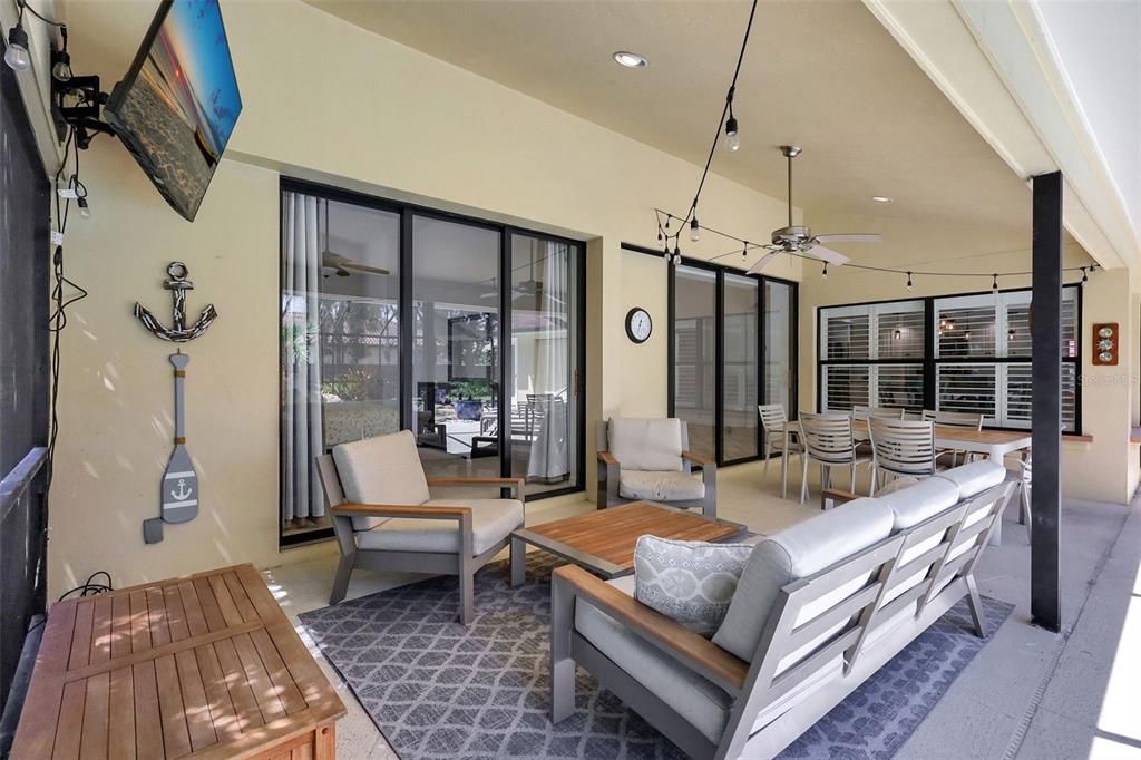 Под контрактом: $845,000 (3 спален, 2 ванн, 2536 Квадратных фут)