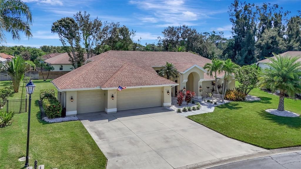 Под контрактом: $845,000 (3 спален, 2 ванн, 2536 Квадратных фут)