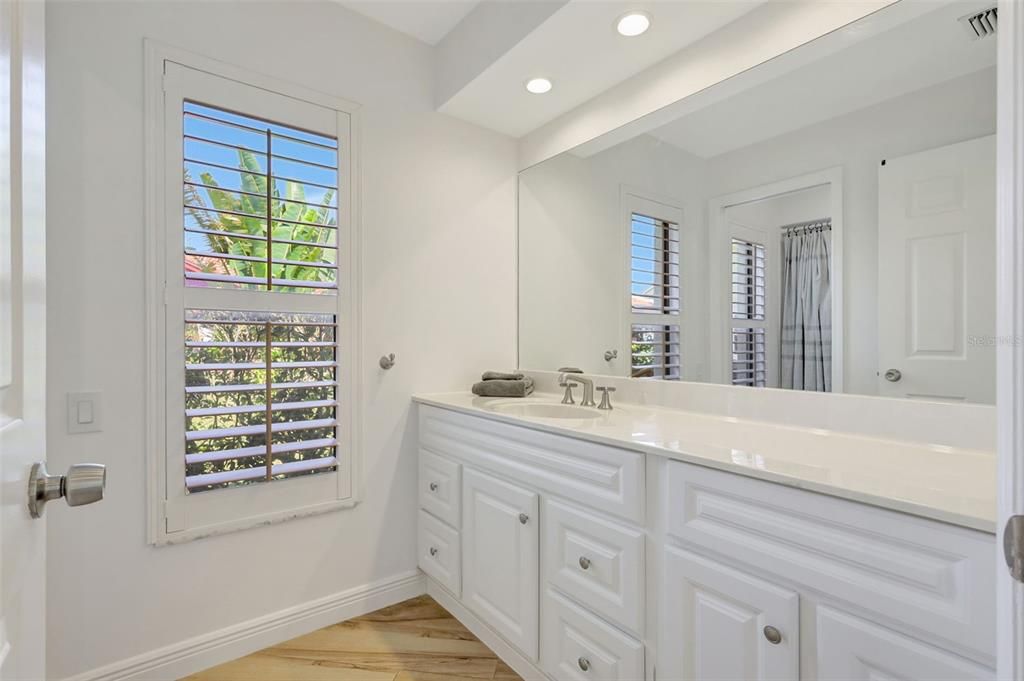 Под контрактом: $845,000 (3 спален, 2 ванн, 2536 Квадратных фут)