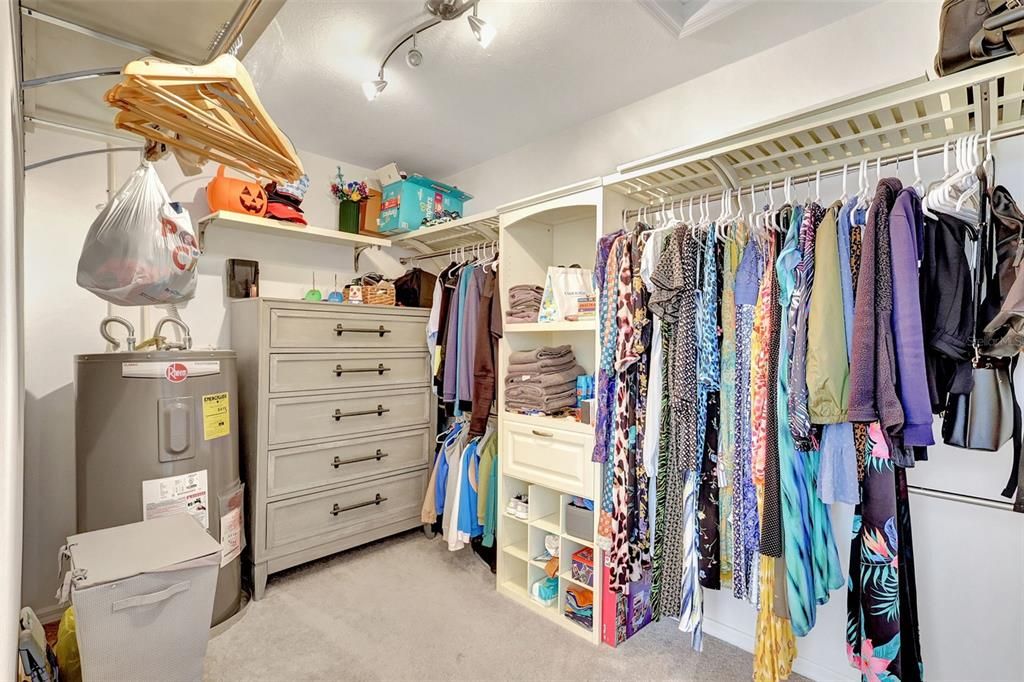 Под контрактом: $845,000 (3 спален, 2 ванн, 2536 Квадратных фут)