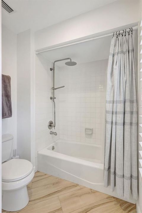 Под контрактом: $845,000 (3 спален, 2 ванн, 2536 Квадратных фут)