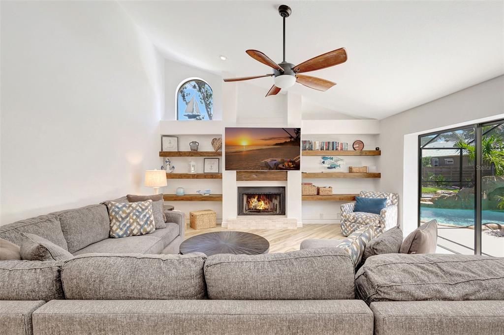 Под контрактом: $845,000 (3 спален, 2 ванн, 2536 Квадратных фут)