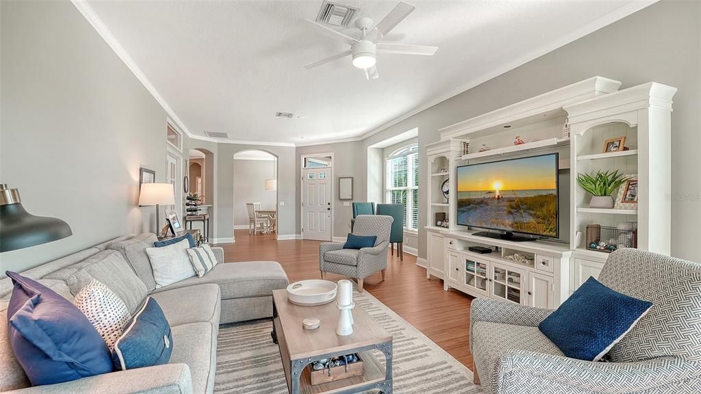 For Sale: $500,000 (2 beds, 2 baths, 1560 Square Feet)