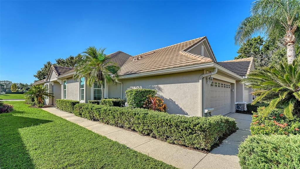 For Sale: $500,000 (2 beds, 2 baths, 1560 Square Feet)