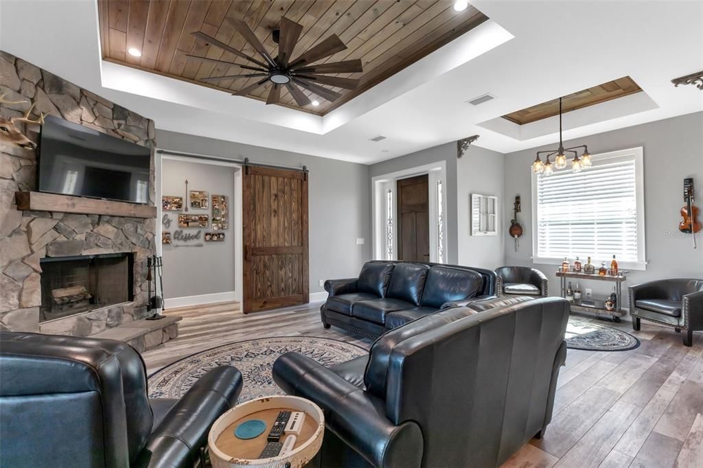 En Venta: $979,900 (3 camas, 2 baños, 1914 Pies cuadrados)