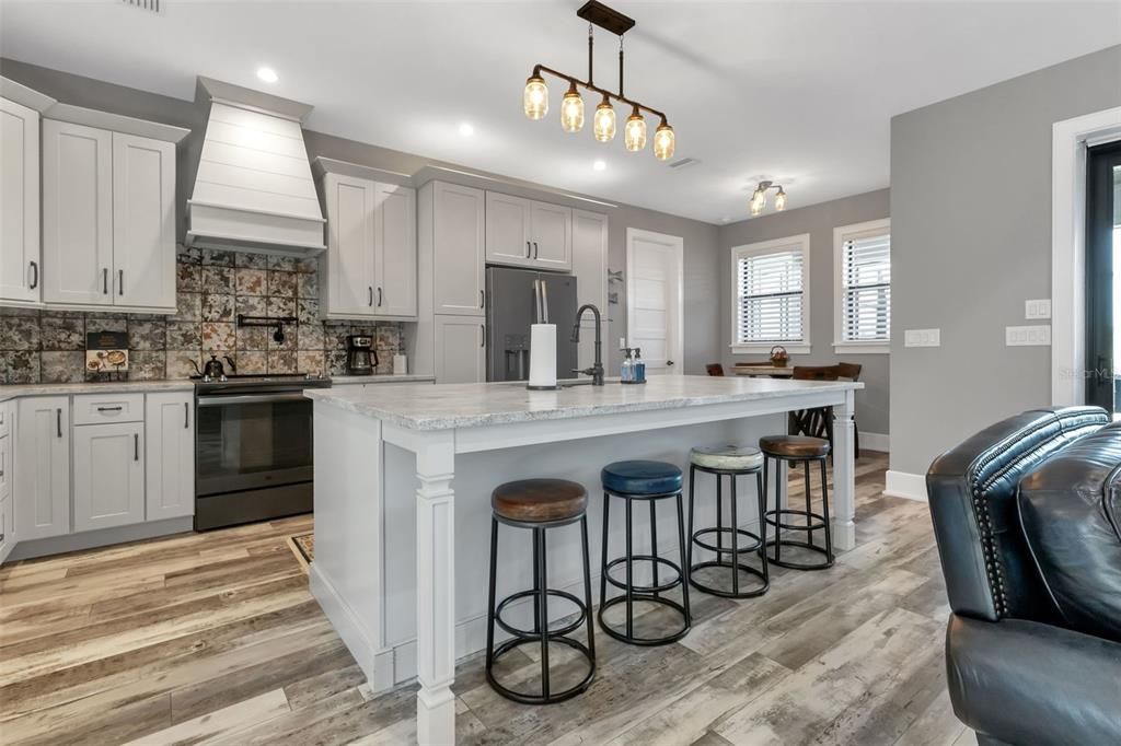 En Venta: $979,900 (3 camas, 2 baños, 1914 Pies cuadrados)