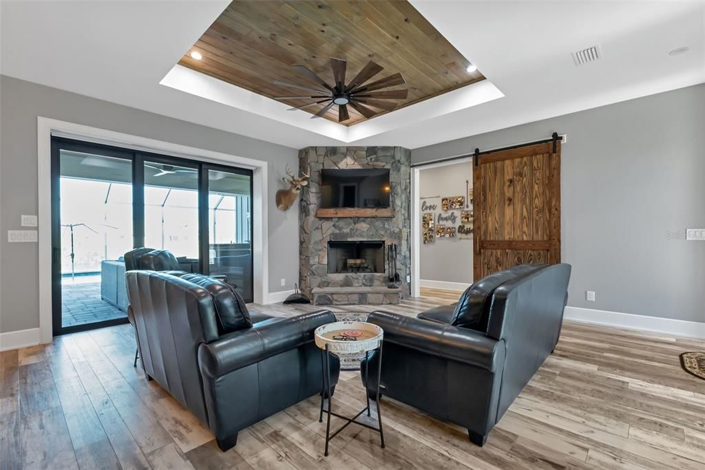 En Venta: $979,900 (3 camas, 2 baños, 1914 Pies cuadrados)