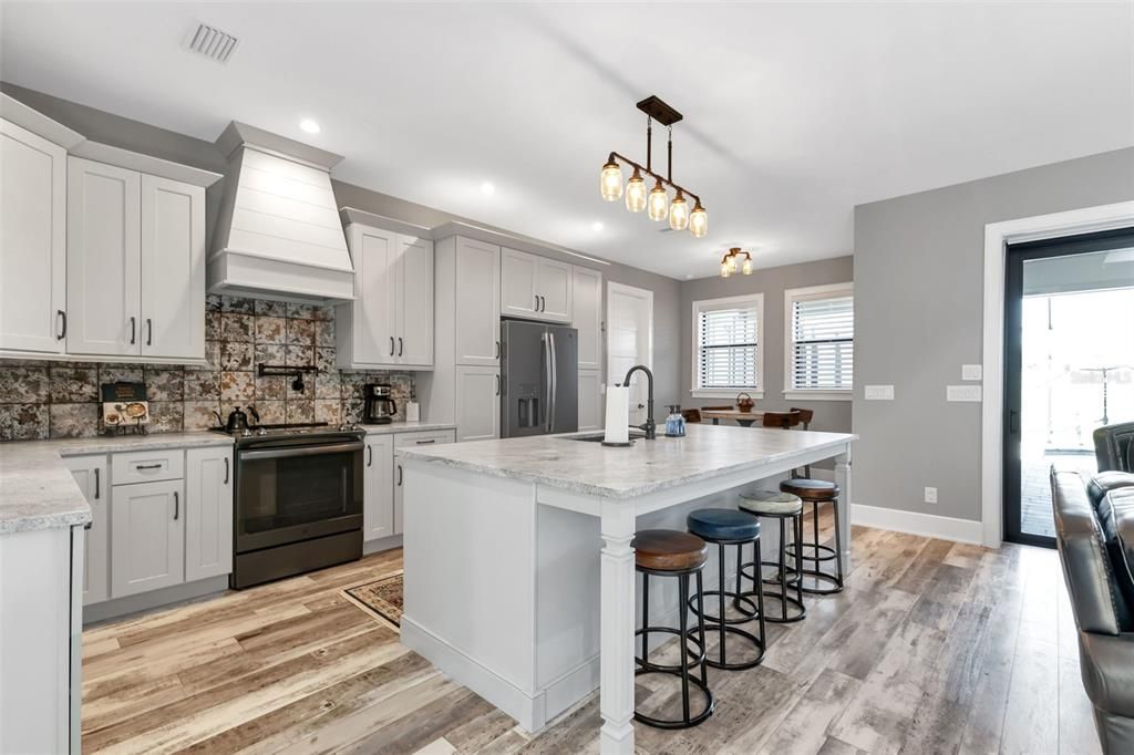 En Venta: $979,900 (3 camas, 2 baños, 1914 Pies cuadrados)