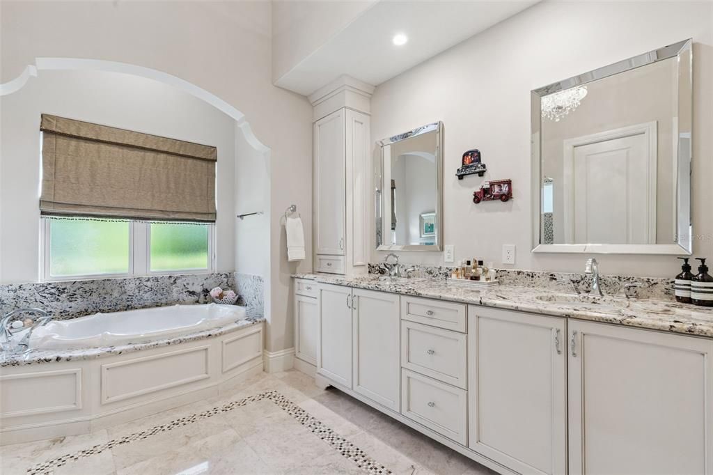 For Sale: $2,999,500 (5 beds, 4 baths, 3461 Square Feet)