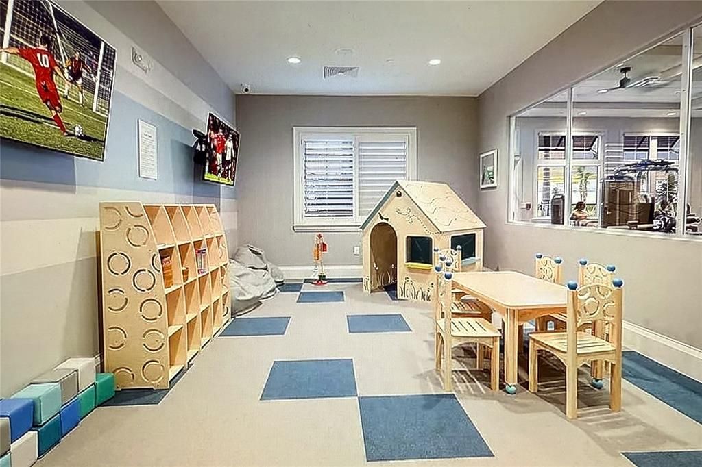 Active With Contract: $310,000 (3 beds, 2 baths, 1925 Square Feet)