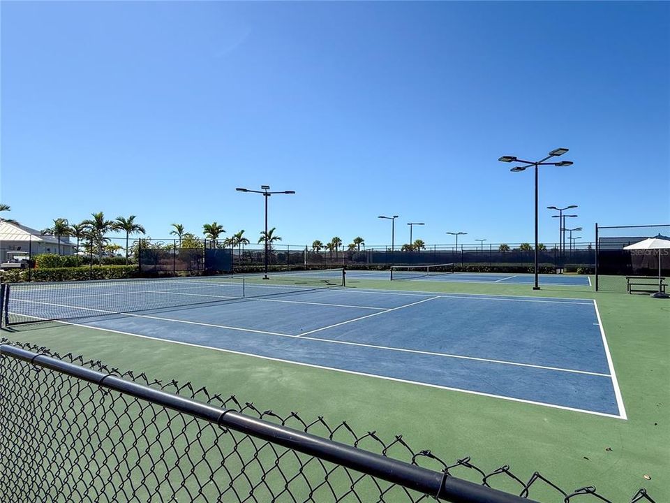 Active With Contract: $310,000 (3 beds, 2 baths, 1925 Square Feet)