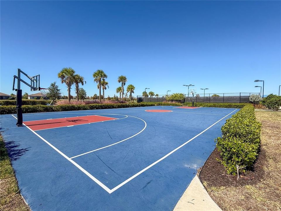 Active With Contract: $310,000 (3 beds, 2 baths, 1925 Square Feet)