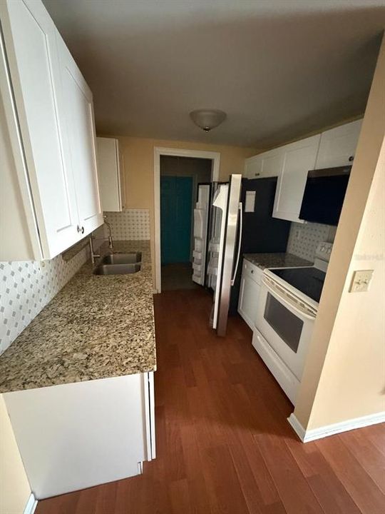 For Sale: $230,000 (2 beds, 1 baths, 880 Square Feet)