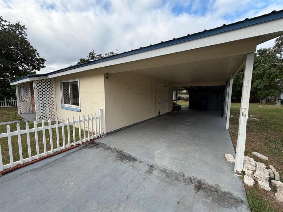 For Sale: $230,000 (2 beds, 1 baths, 880 Square Feet)