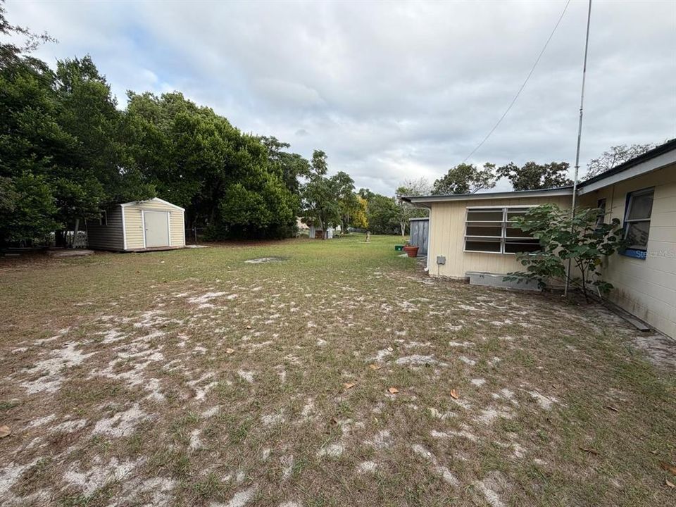 For Sale: $230,000 (2 beds, 1 baths, 880 Square Feet)