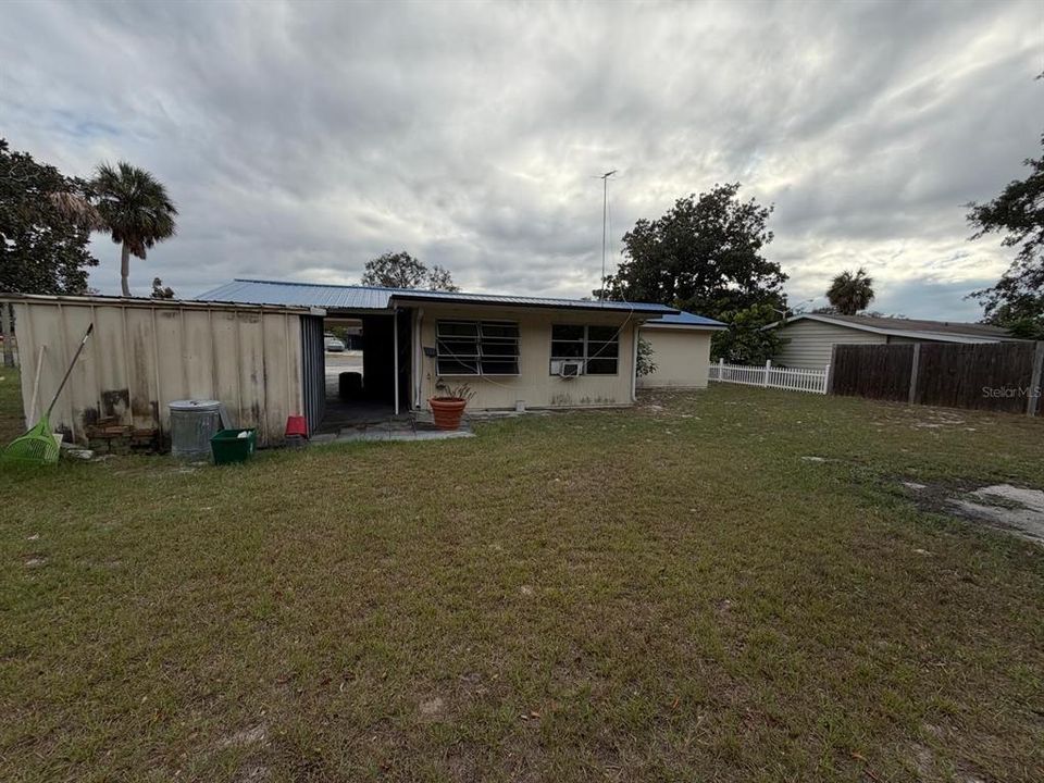 For Sale: $230,000 (2 beds, 1 baths, 880 Square Feet)