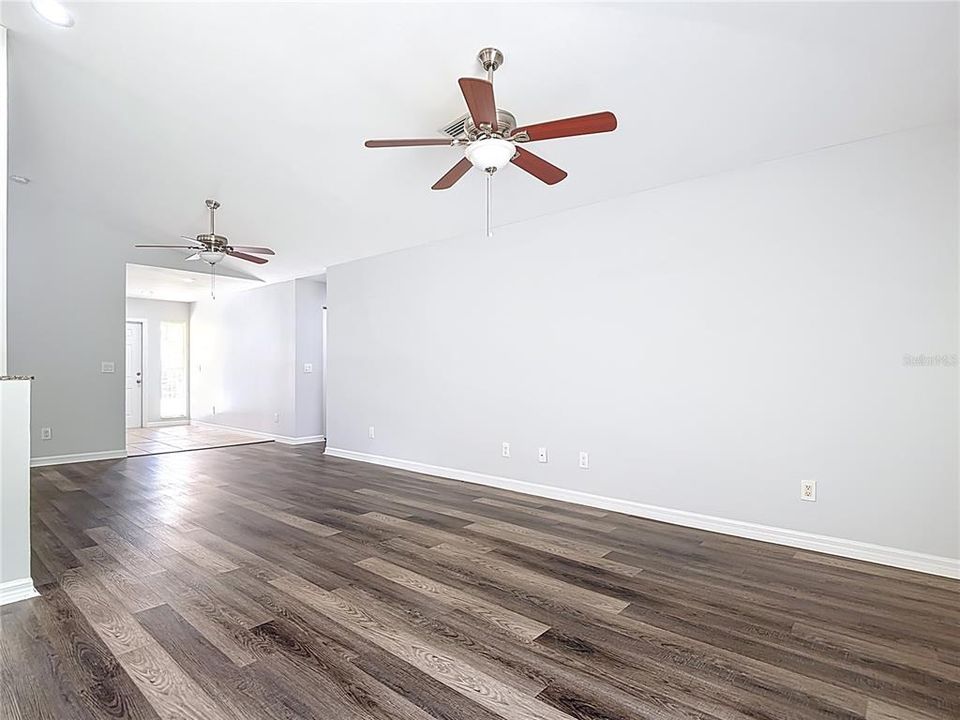 На продажу: $320,000 (3 спален, 2 ванн, 1751 Квадратных фут)