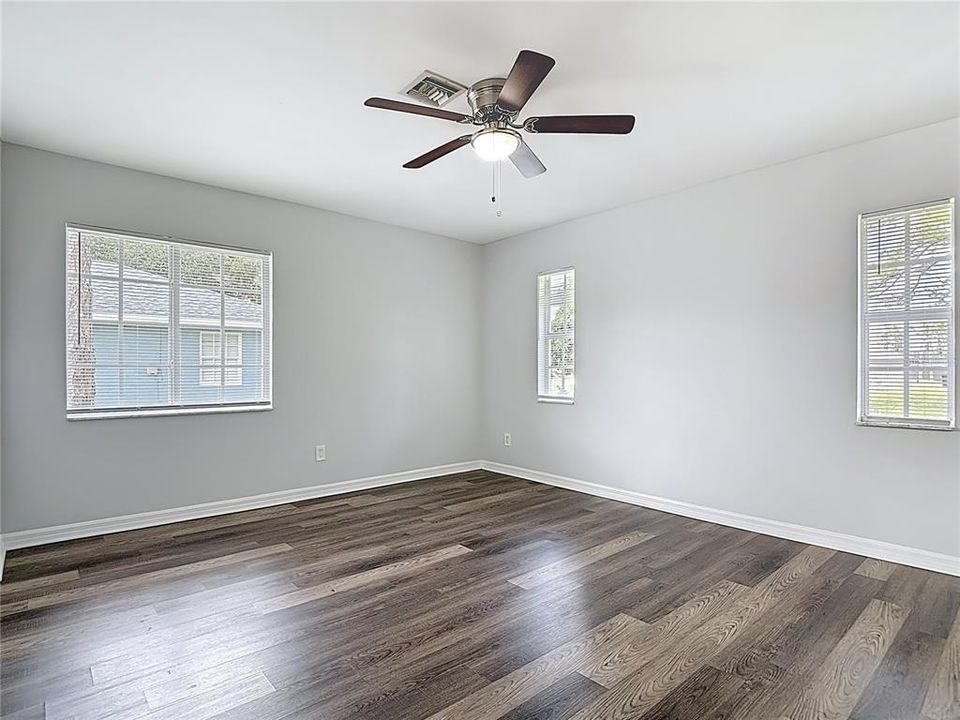 На продажу: $320,000 (3 спален, 2 ванн, 1751 Квадратных фут)