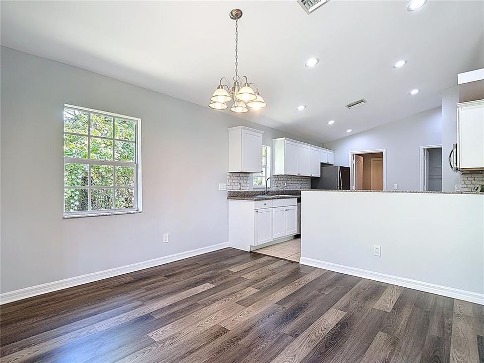 На продажу: $320,000 (3 спален, 2 ванн, 1751 Квадратных фут)