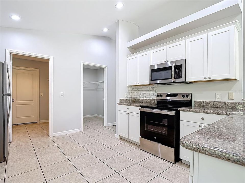 На продажу: $320,000 (3 спален, 2 ванн, 1751 Квадратных фут)