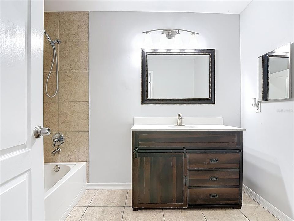 На продажу: $320,000 (3 спален, 2 ванн, 1751 Квадратных фут)