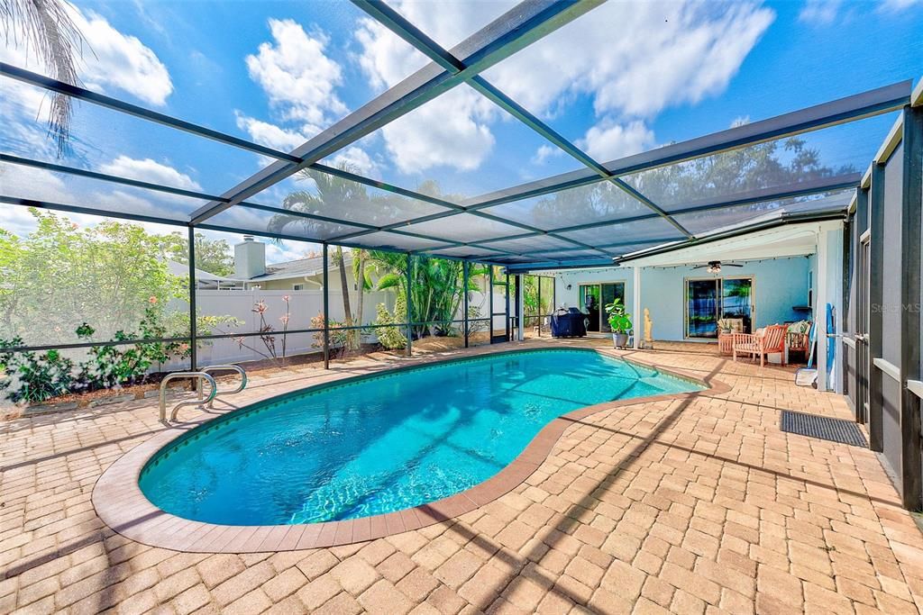 Active With Contract: $599,000 (4 beds, 2 baths, 2008 Square Feet)